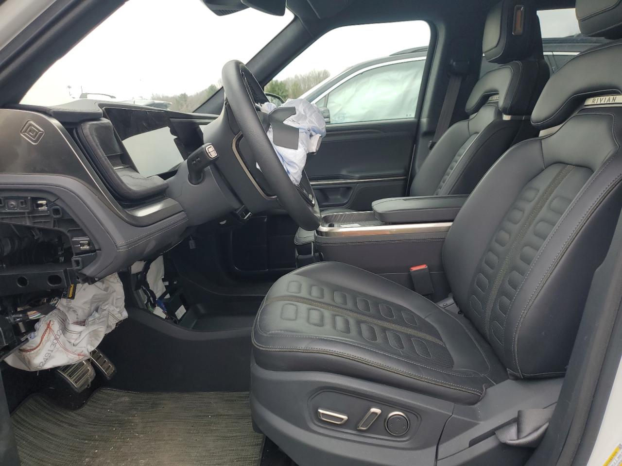 RIVIAN R1S 2023 — 8