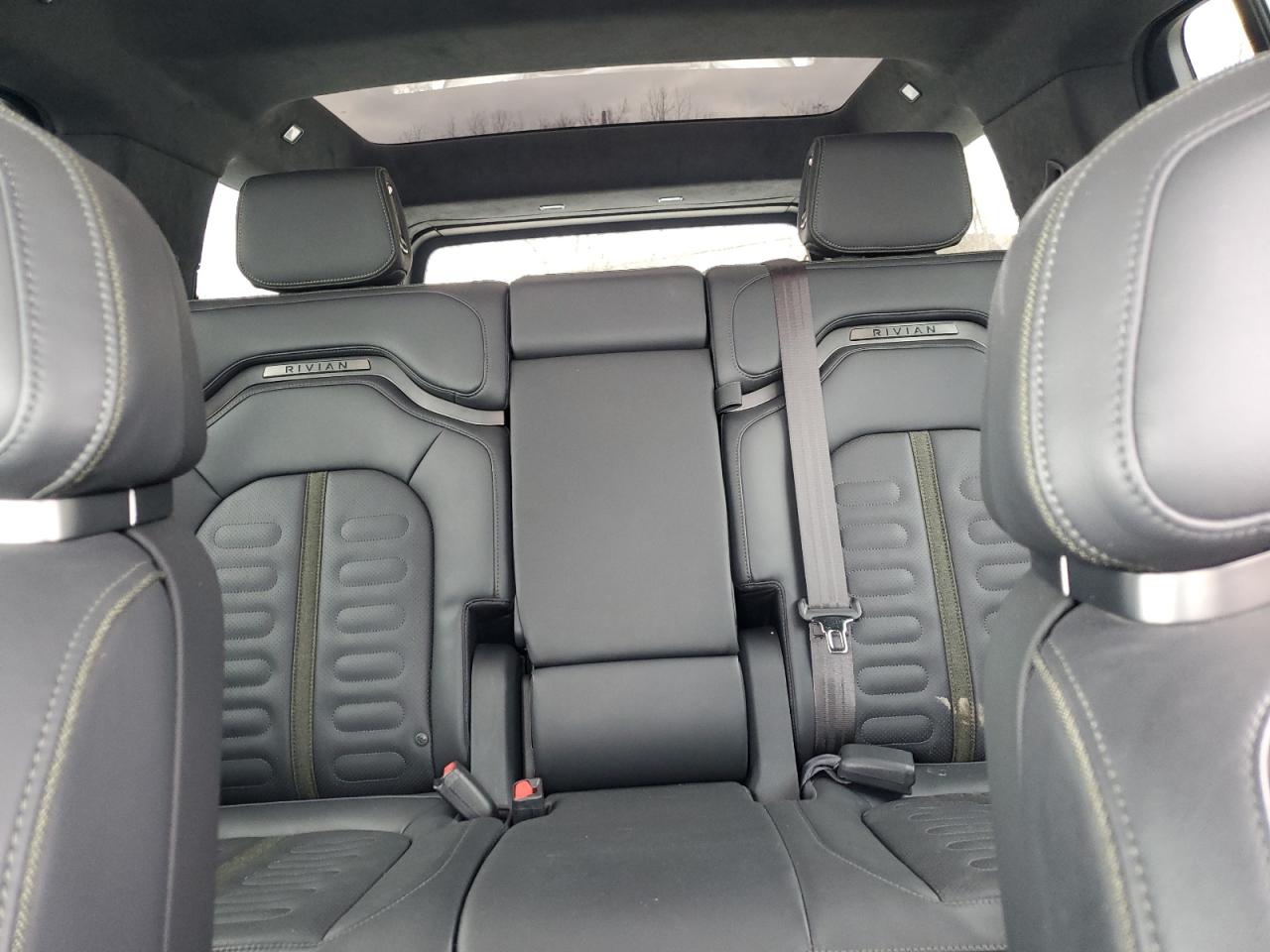RIVIAN R1S 2023 — 11
