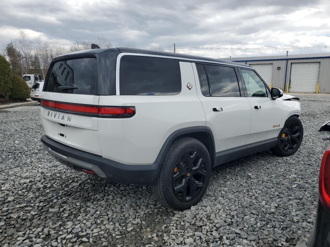 RIVIAN R1S 2023 — 4