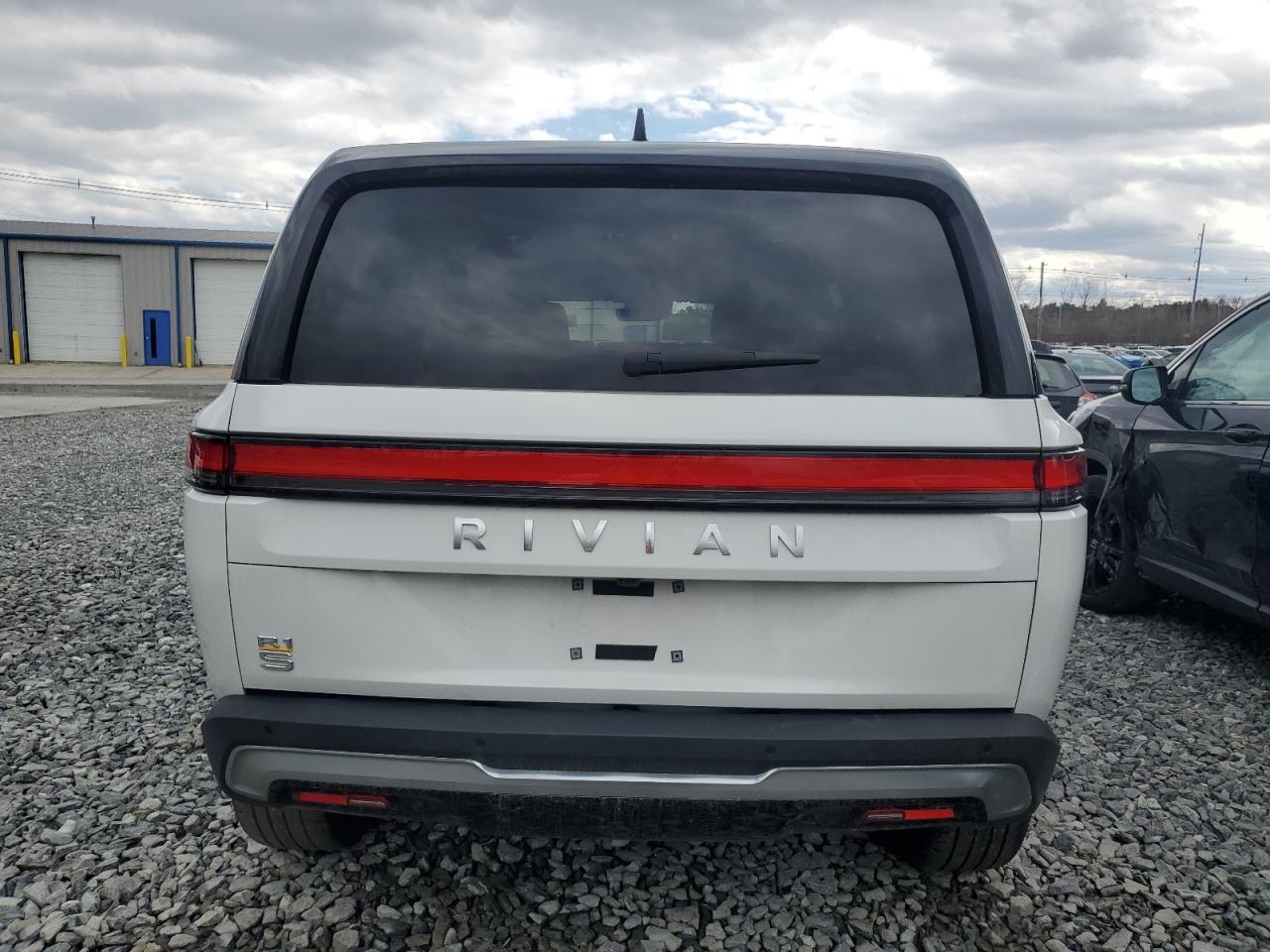 RIVIAN R1S 2023 — 7