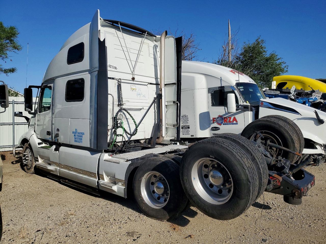 VOLVO VNL 2023 — 4