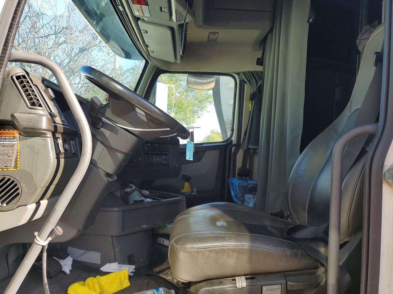 VOLVO VNL 2023 — 6