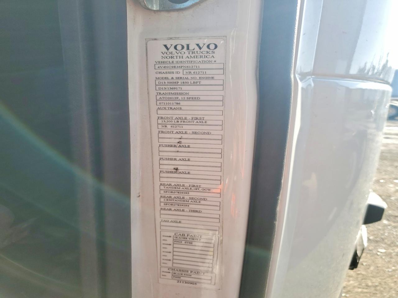 VOLVO VNL 2023 — 11