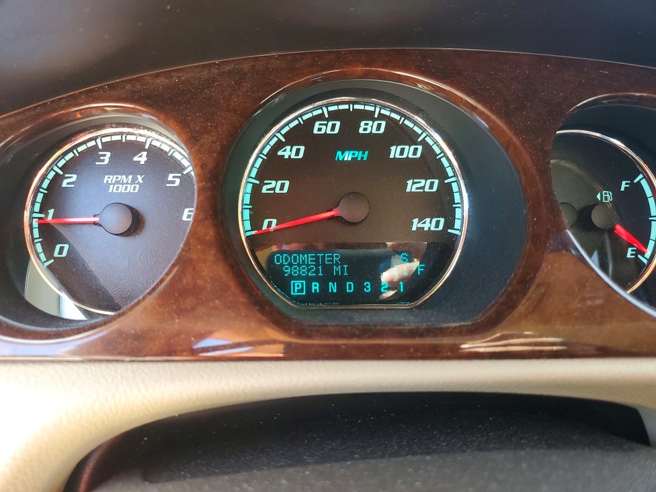 BUICK LUCERNE 2010 — 10