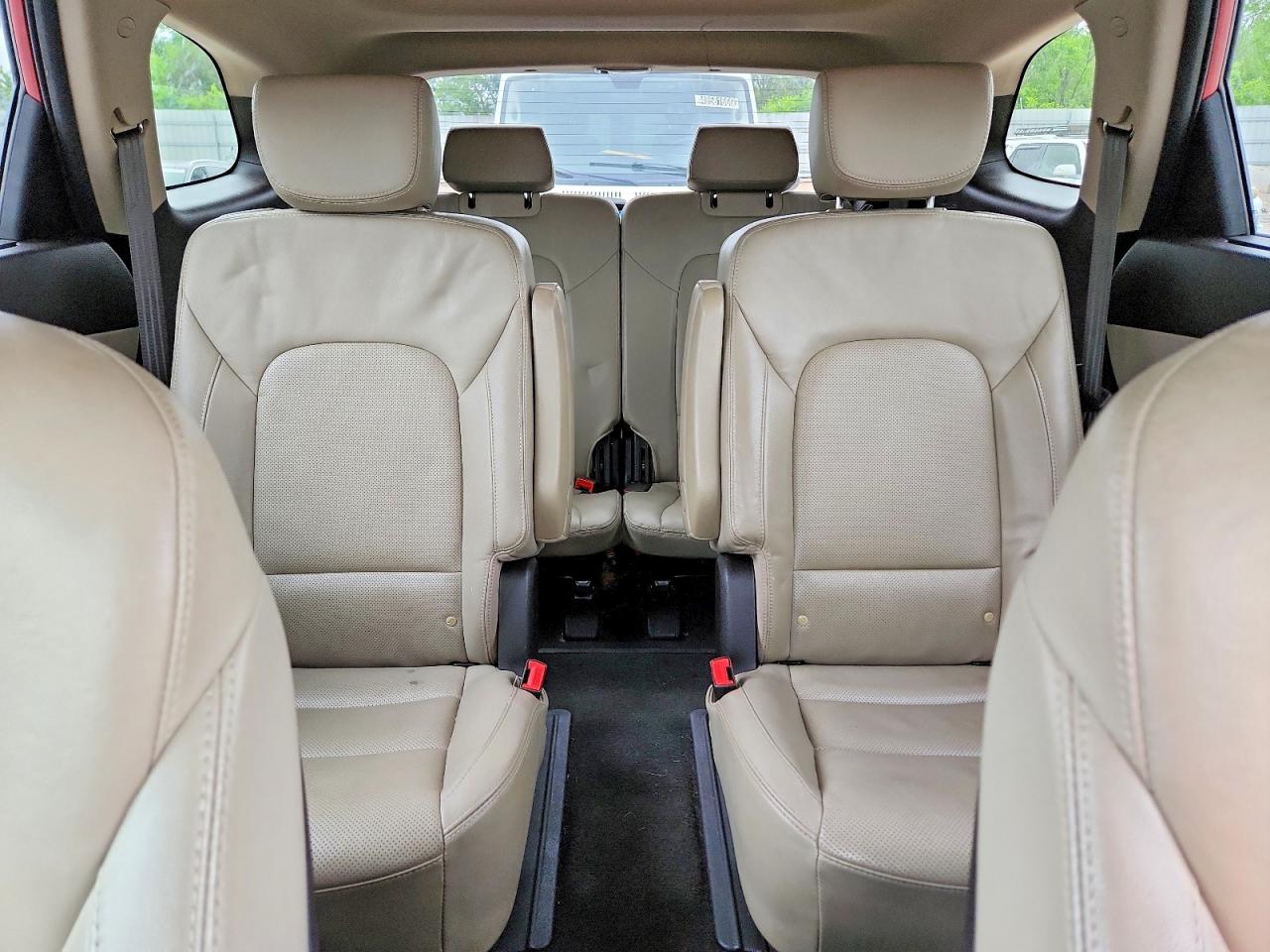 HYUNDAI SANTA FE 2017 — 11