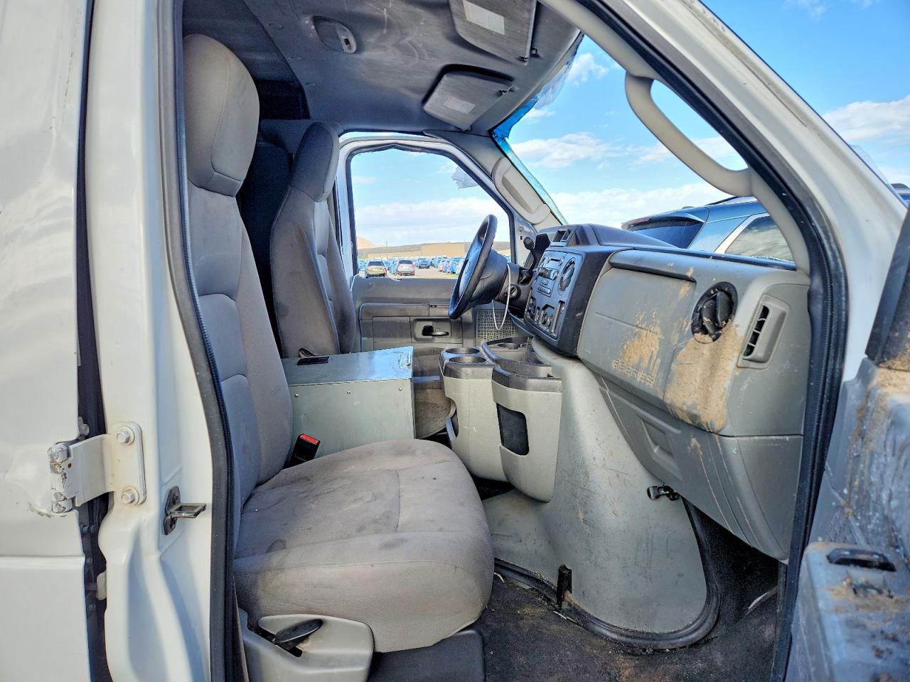 FORD ECONOLINE 2009 — 11