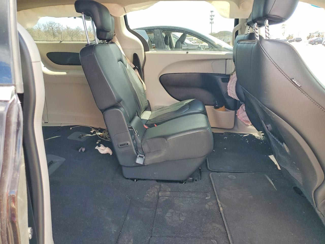 CHRYSLER PACIFICA 2019 — 12