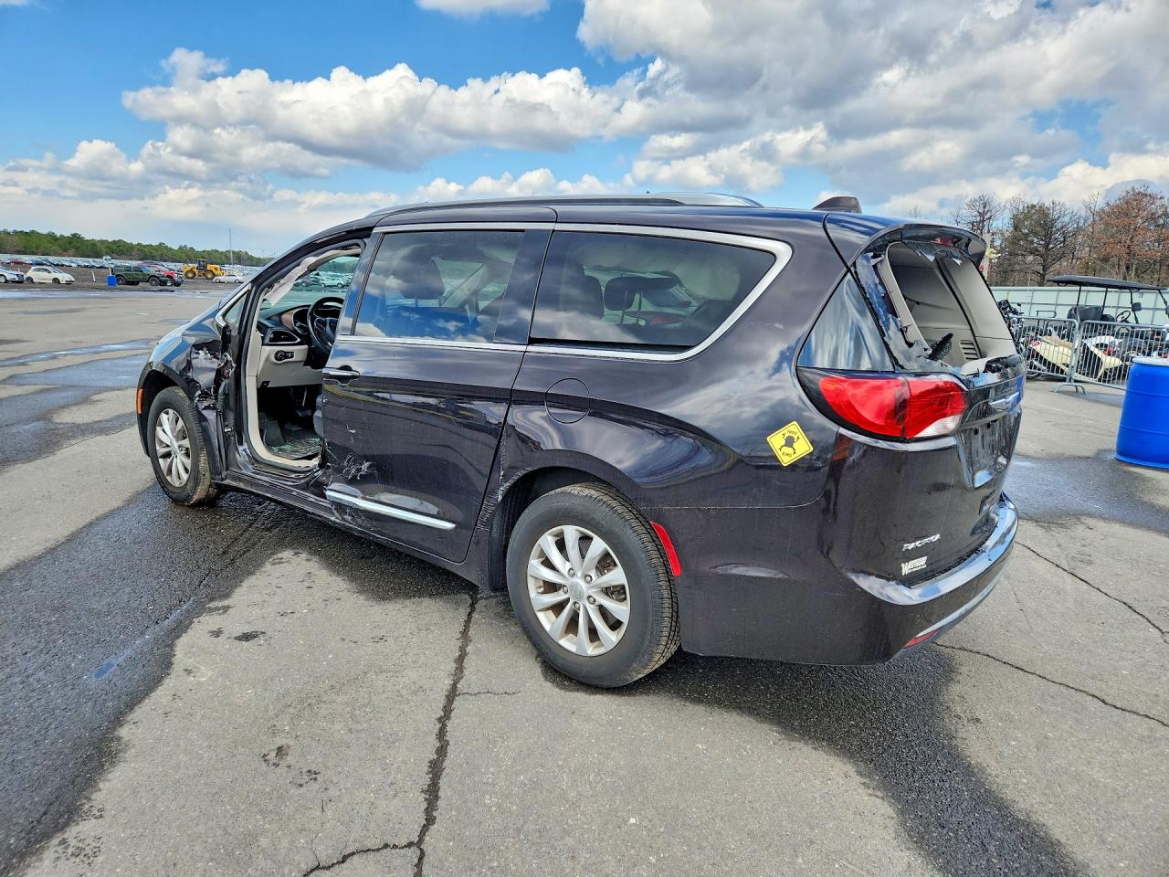 CHRYSLER PACIFICA 2019 — 3