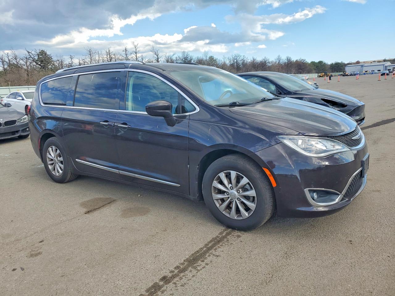 CHRYSLER PACIFICA 2019 — 5