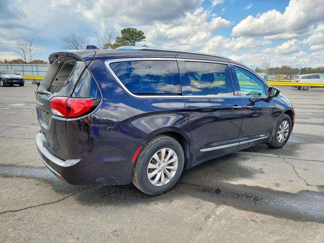 CHRYSLER PACIFICA 2019 — 4