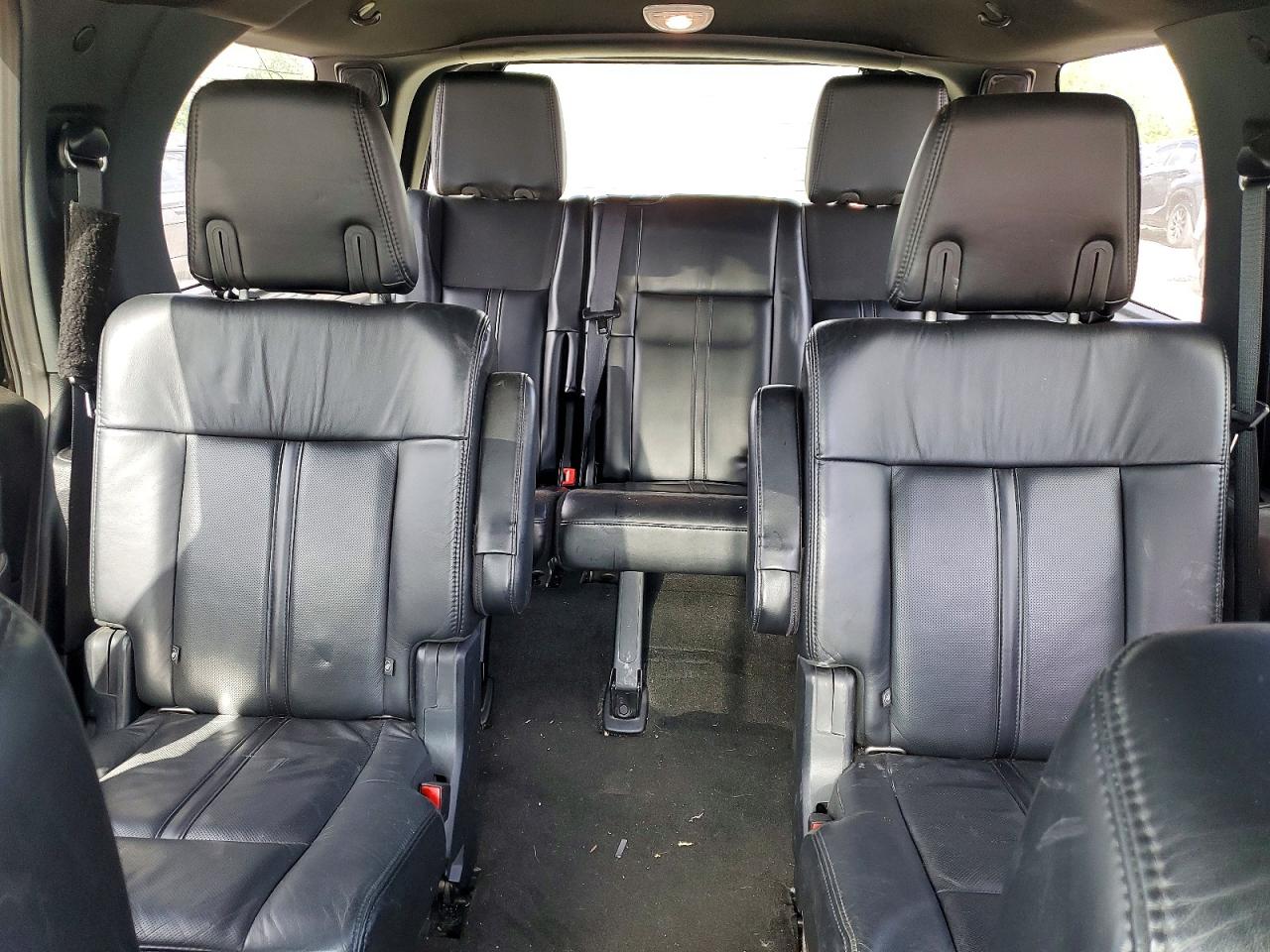 LINCOLN NAVIGATOR 2016 — 11
