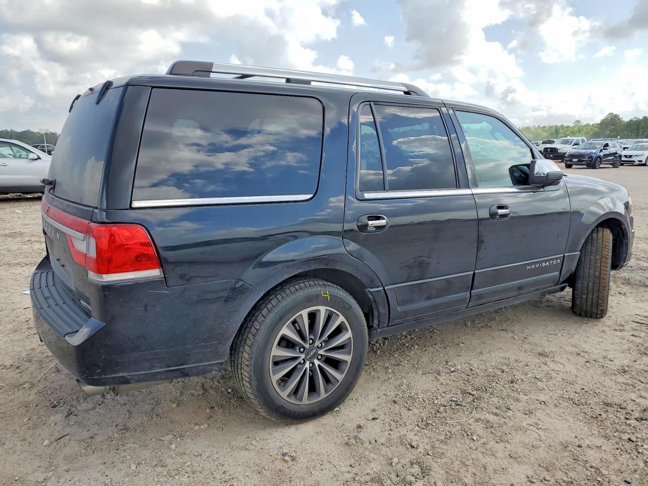 LINCOLN NAVIGATOR 2016 — 4