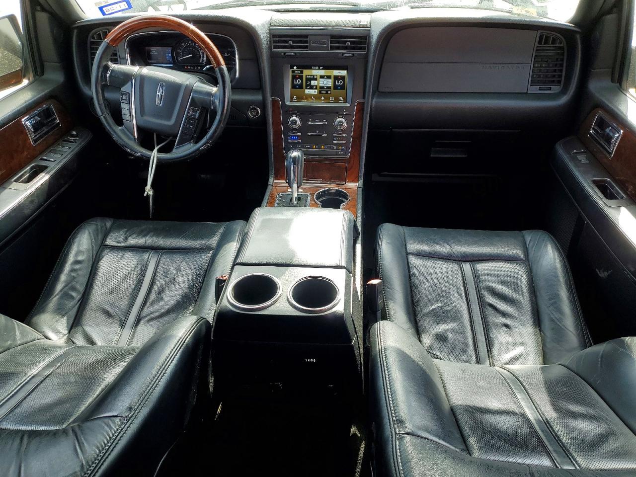 LINCOLN NAVIGATOR 2016 — 9