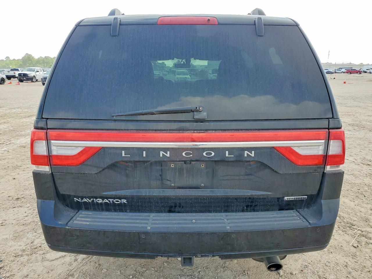 LINCOLN NAVIGATOR 2016 — 7
