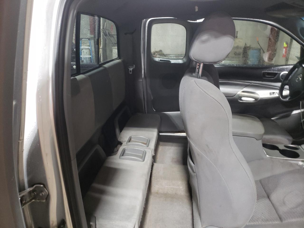 TOYOTA TACOMA 2005 — 11