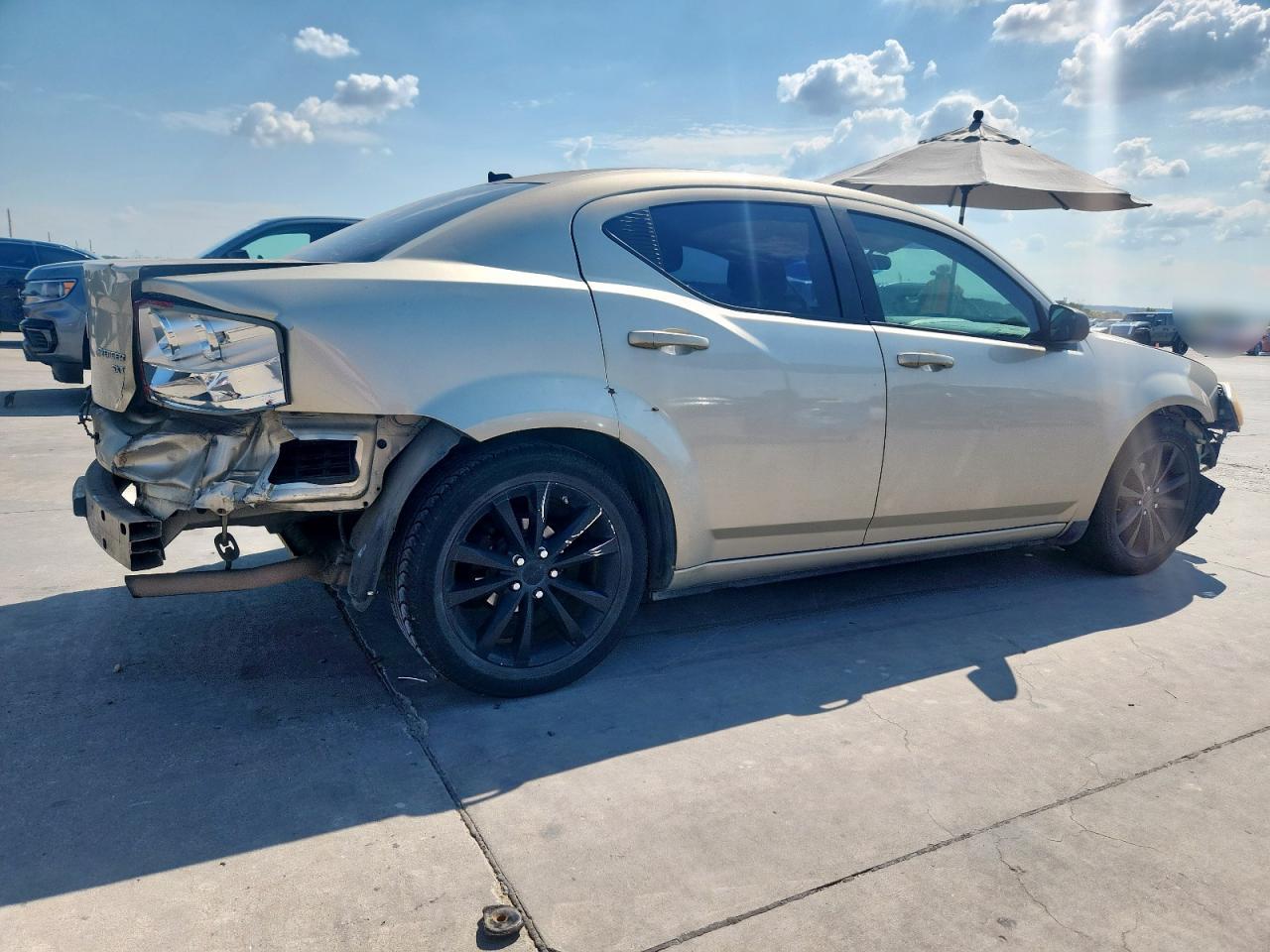DODGE AVENGER 2010 — 4