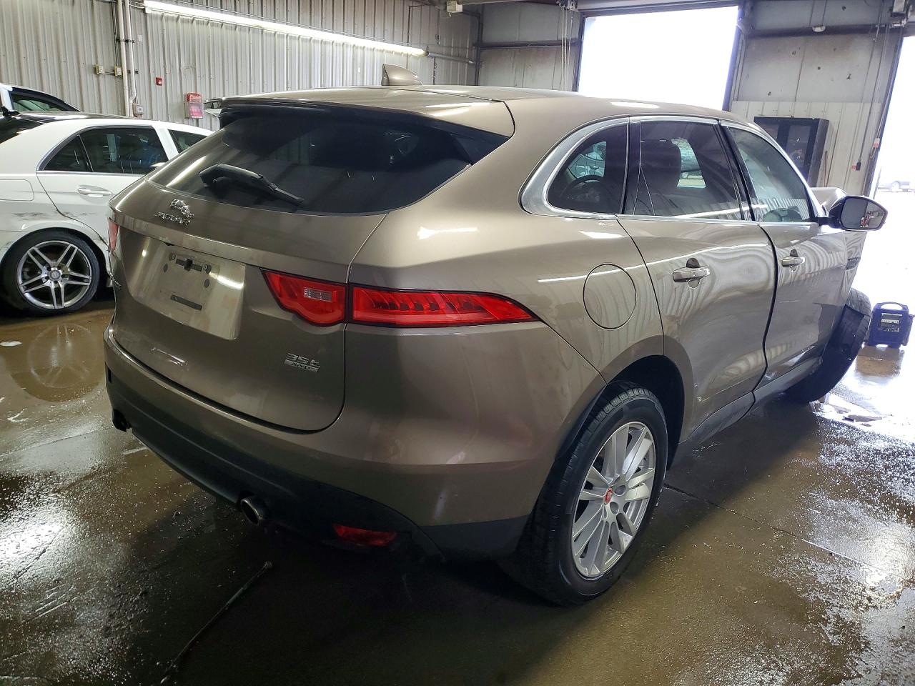 JAGUAR F-PACE 2017 — 4