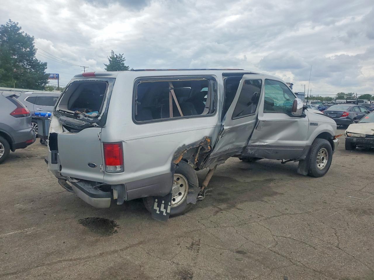 FORD EXCURSION 2001 — 4