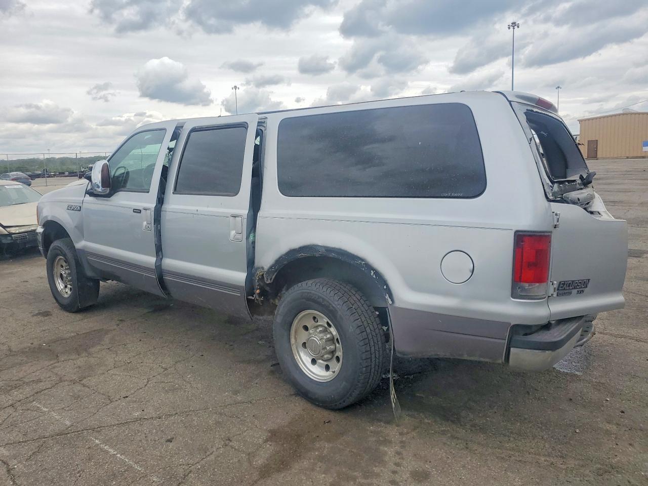 FORD EXCURSION 2001 — 3