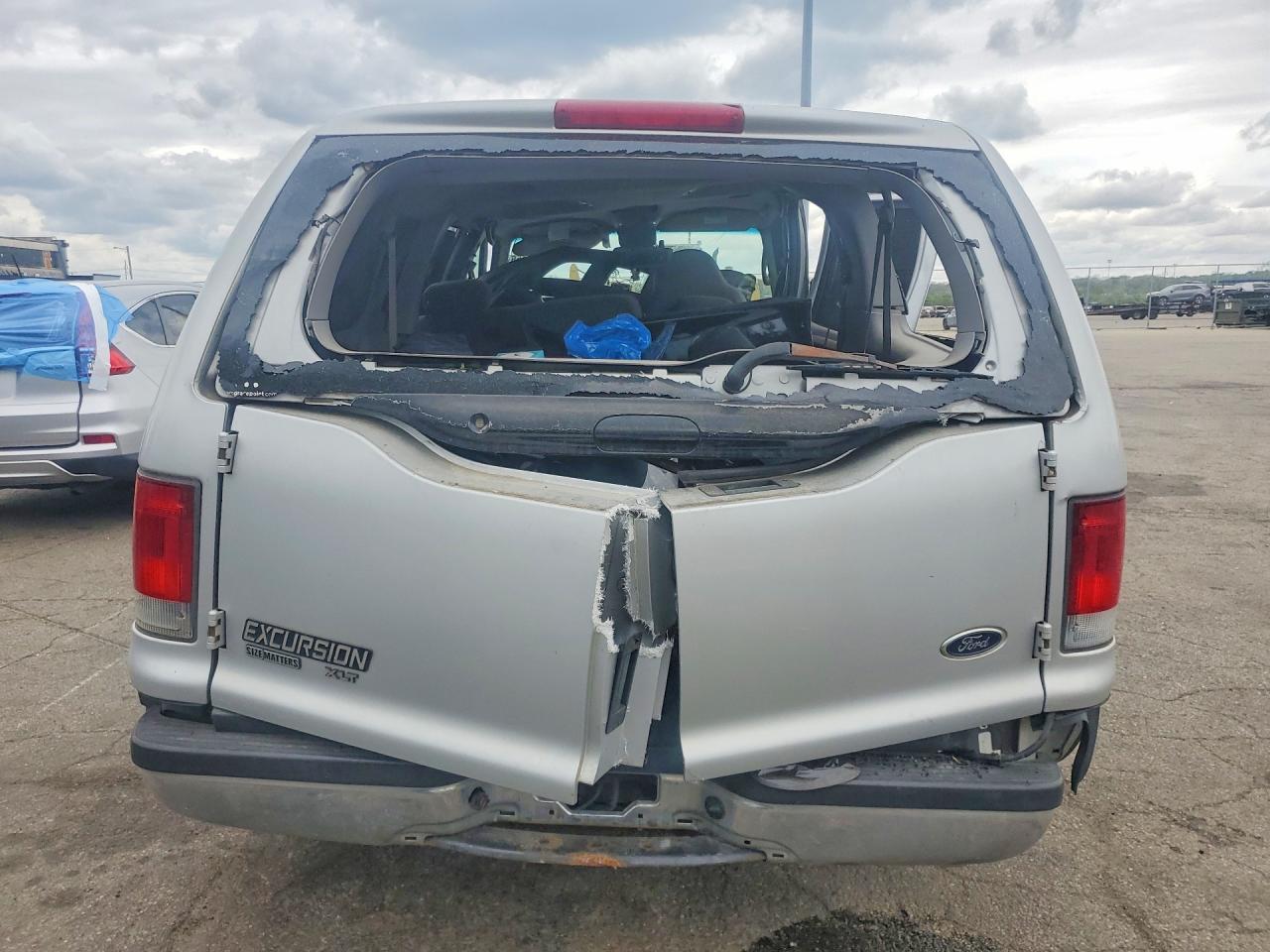 FORD EXCURSION 2001 — 7