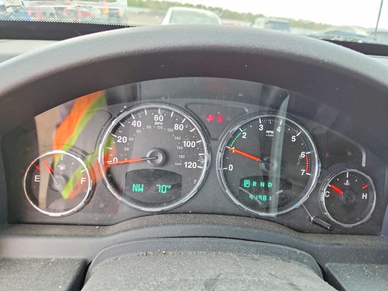 JEEP LIBERTY 2012 — 10