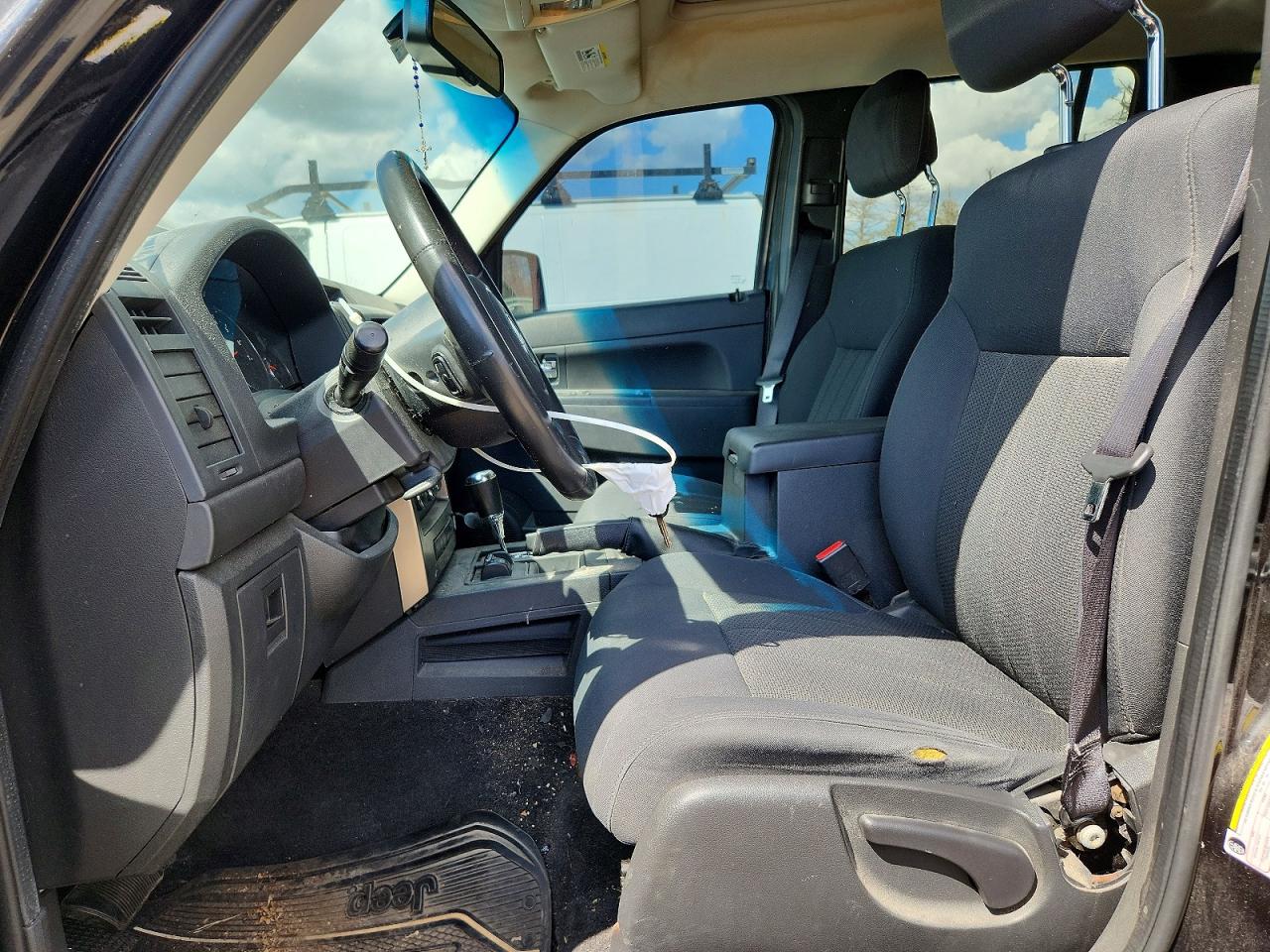 JEEP LIBERTY 2012 — 8