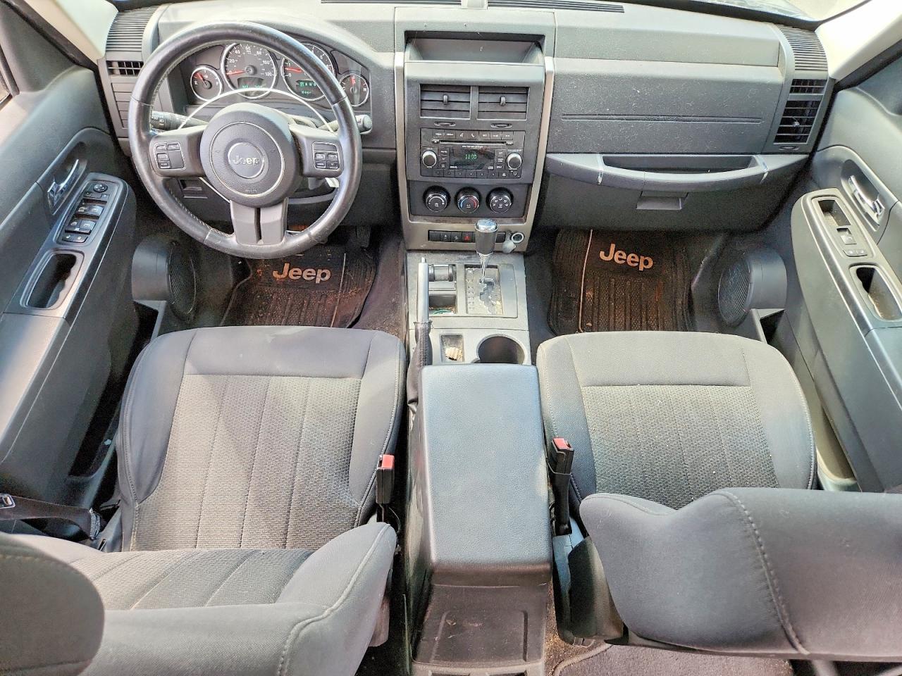JEEP LIBERTY 2012 — 9