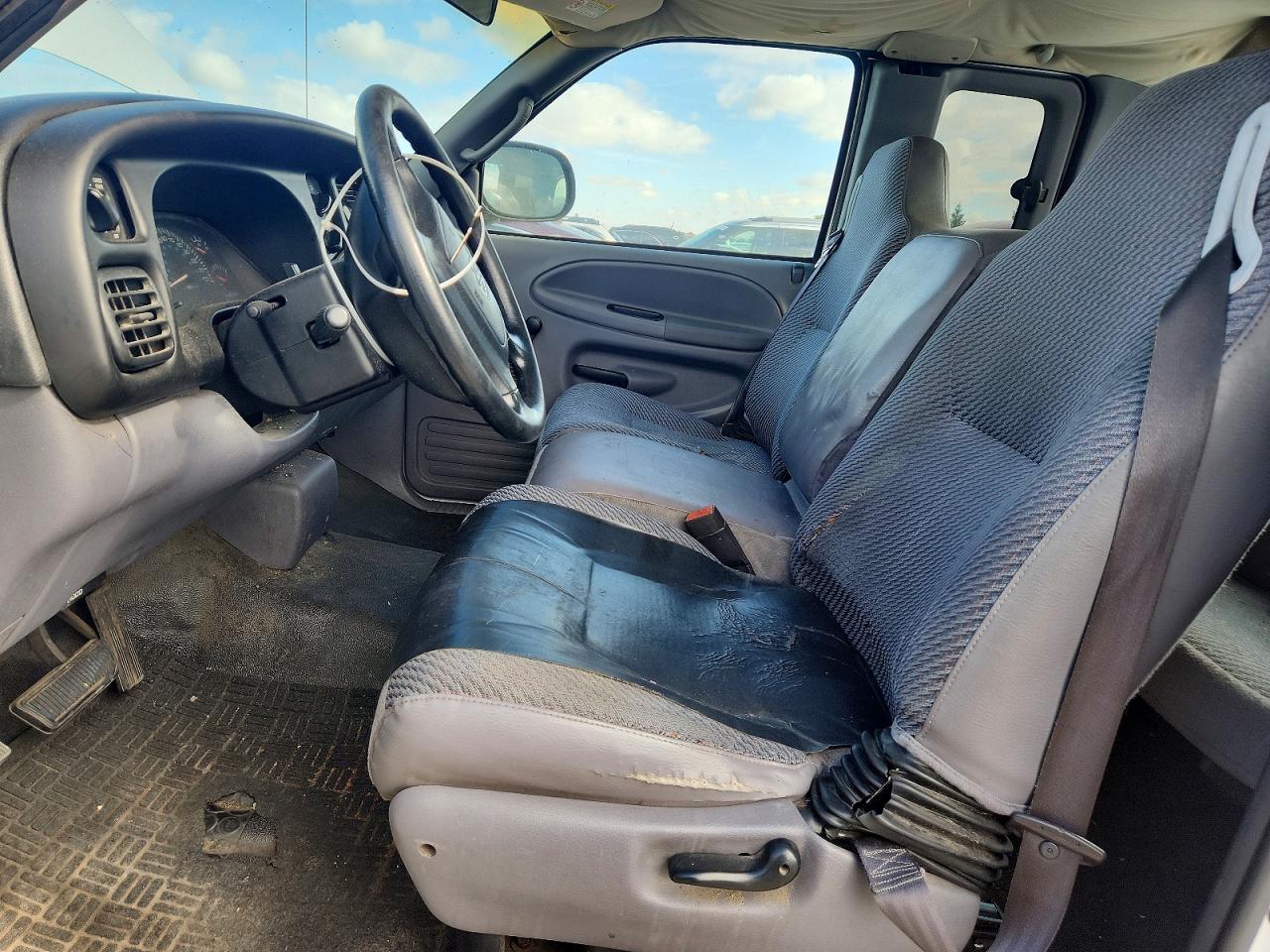 DODGE RAM 1500 2001 — 8