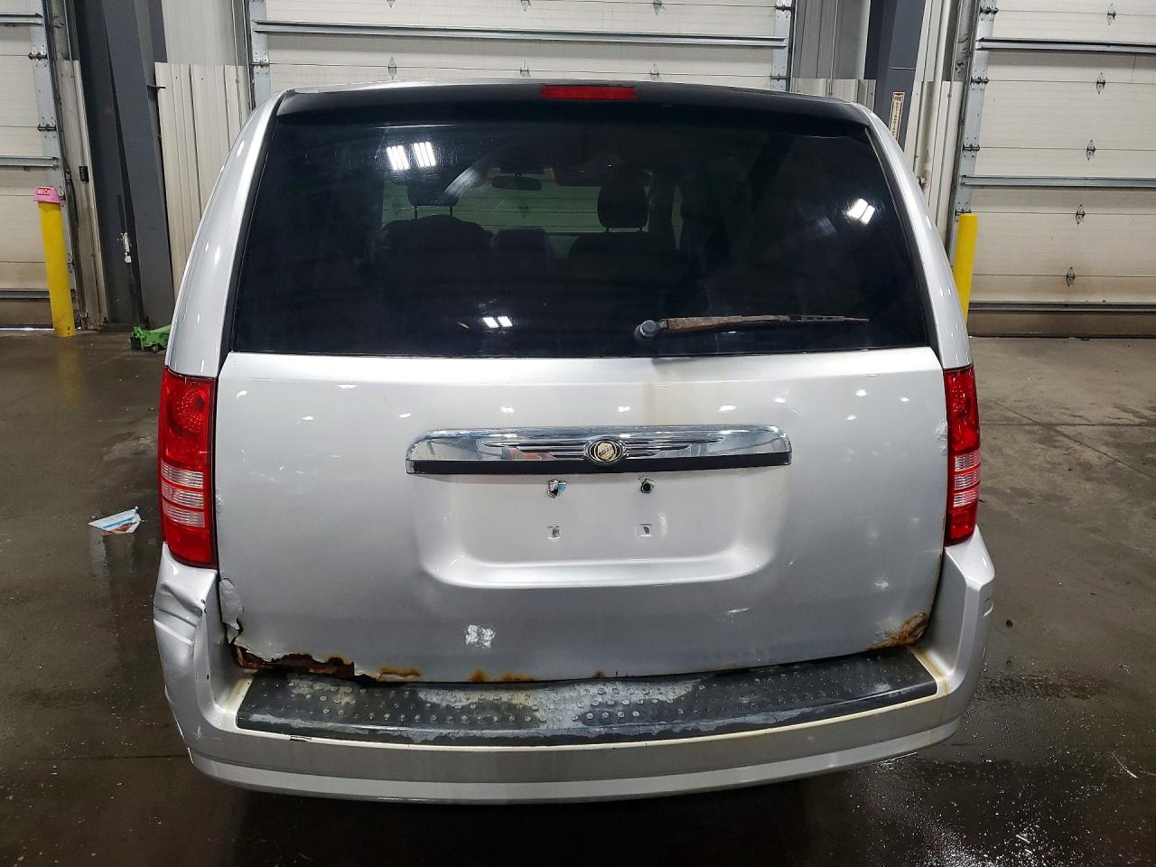 CHRYSLER TOWN & COUNTRY 2008 — 7