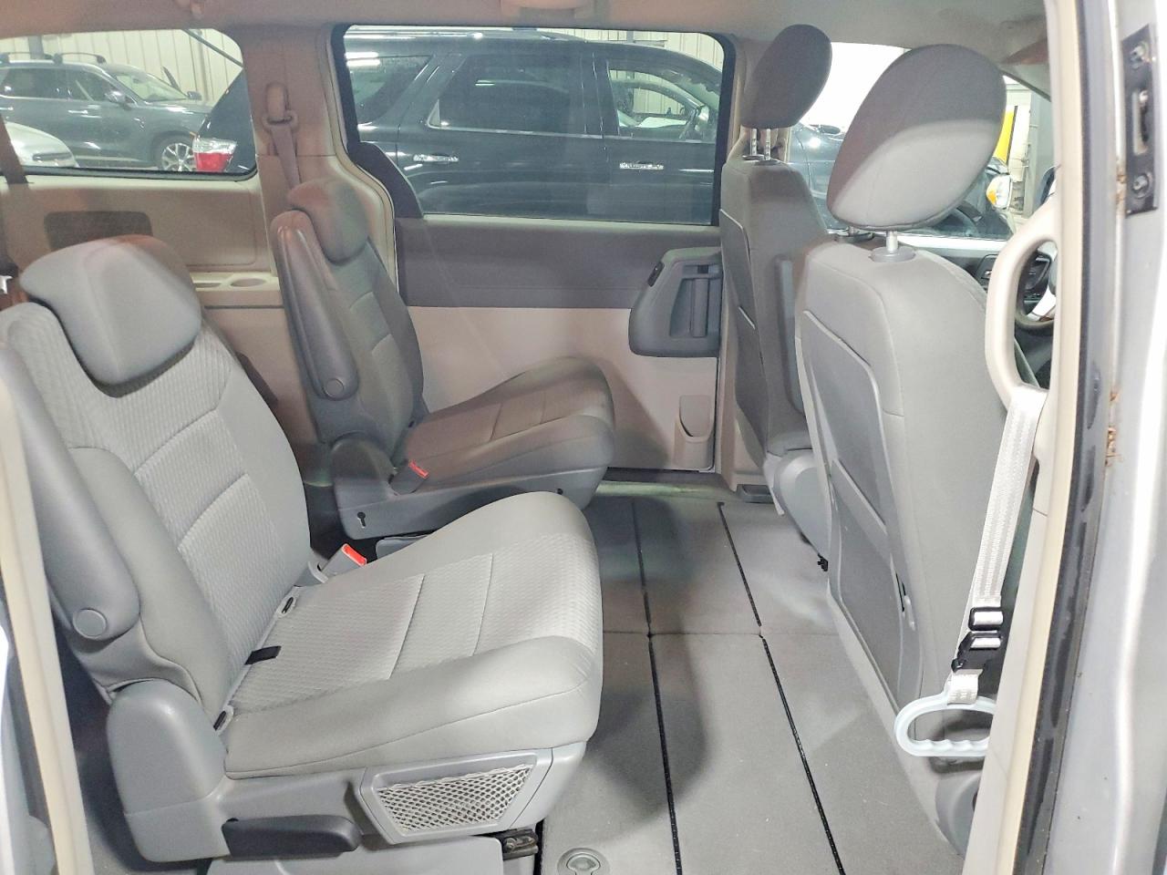 CHRYSLER TOWN & COUNTRY 2008 — 11