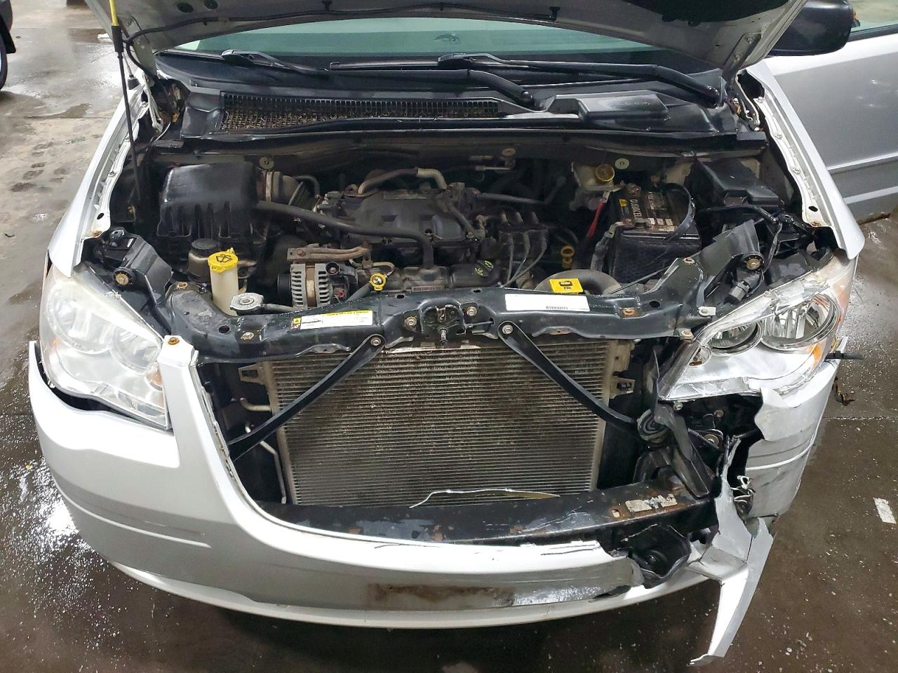 CHRYSLER TOWN & COUNTRY 2008 — 12
