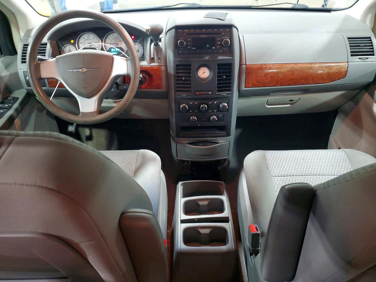 CHRYSLER TOWN & COUNTRY 2008 — 9