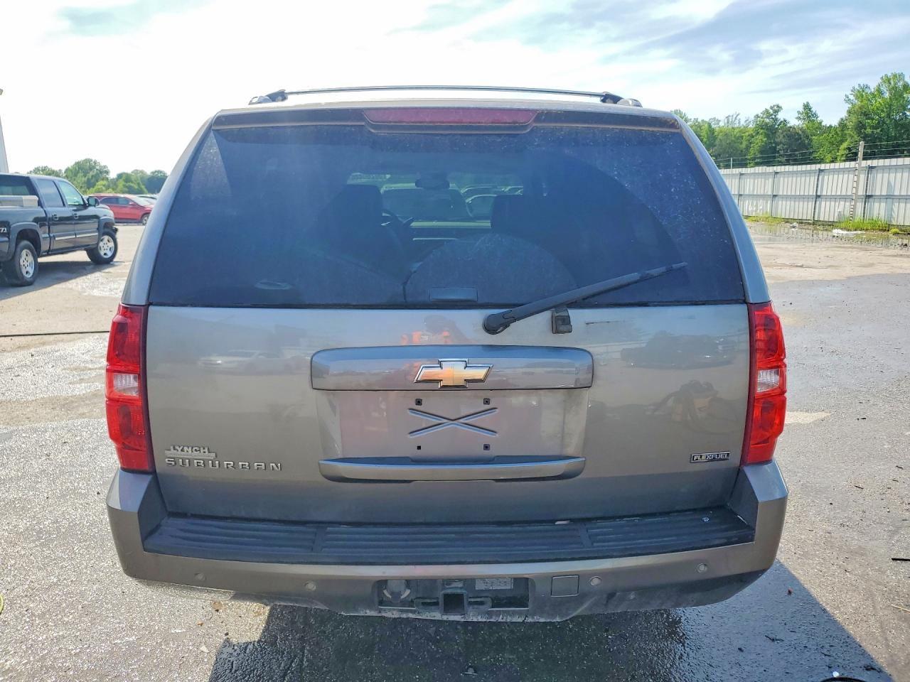 CHEVROLET SUBURBAN 2008 — 7