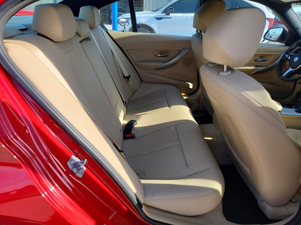 BMW 320 2015 — 11