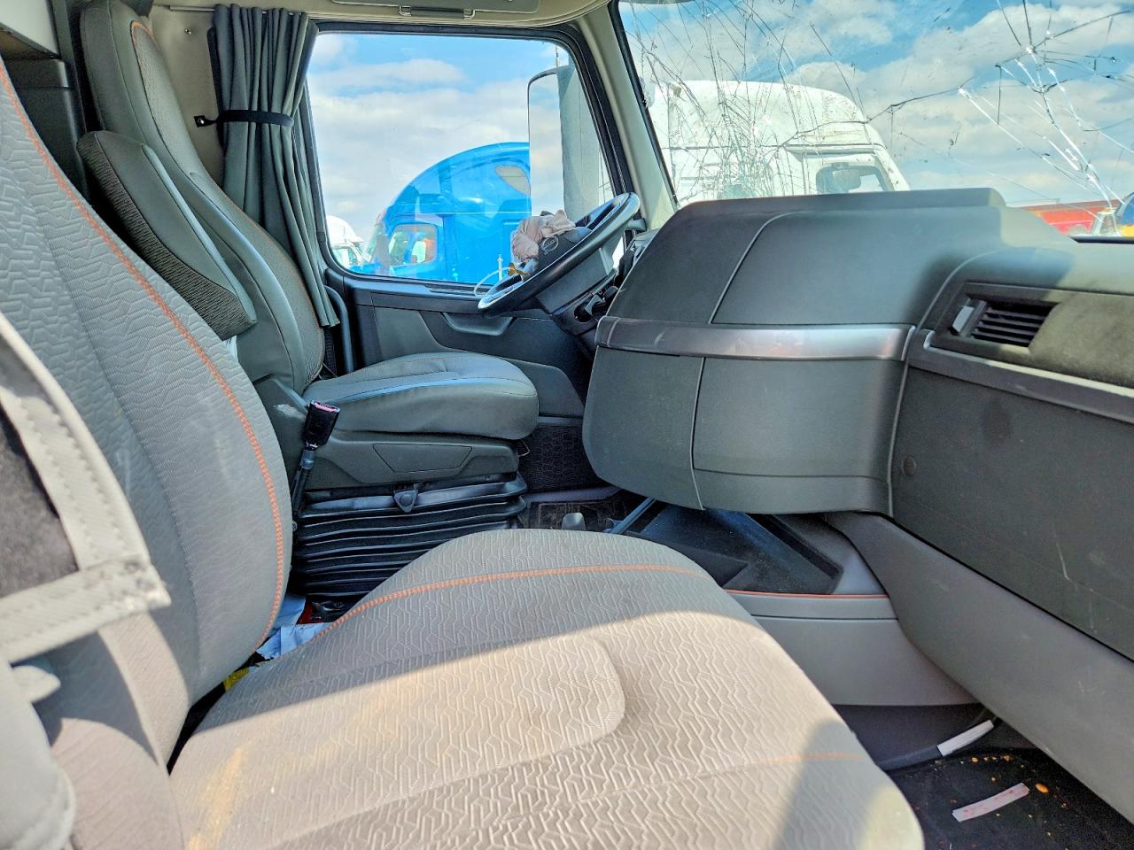 VOLVO VN 2025 — 6