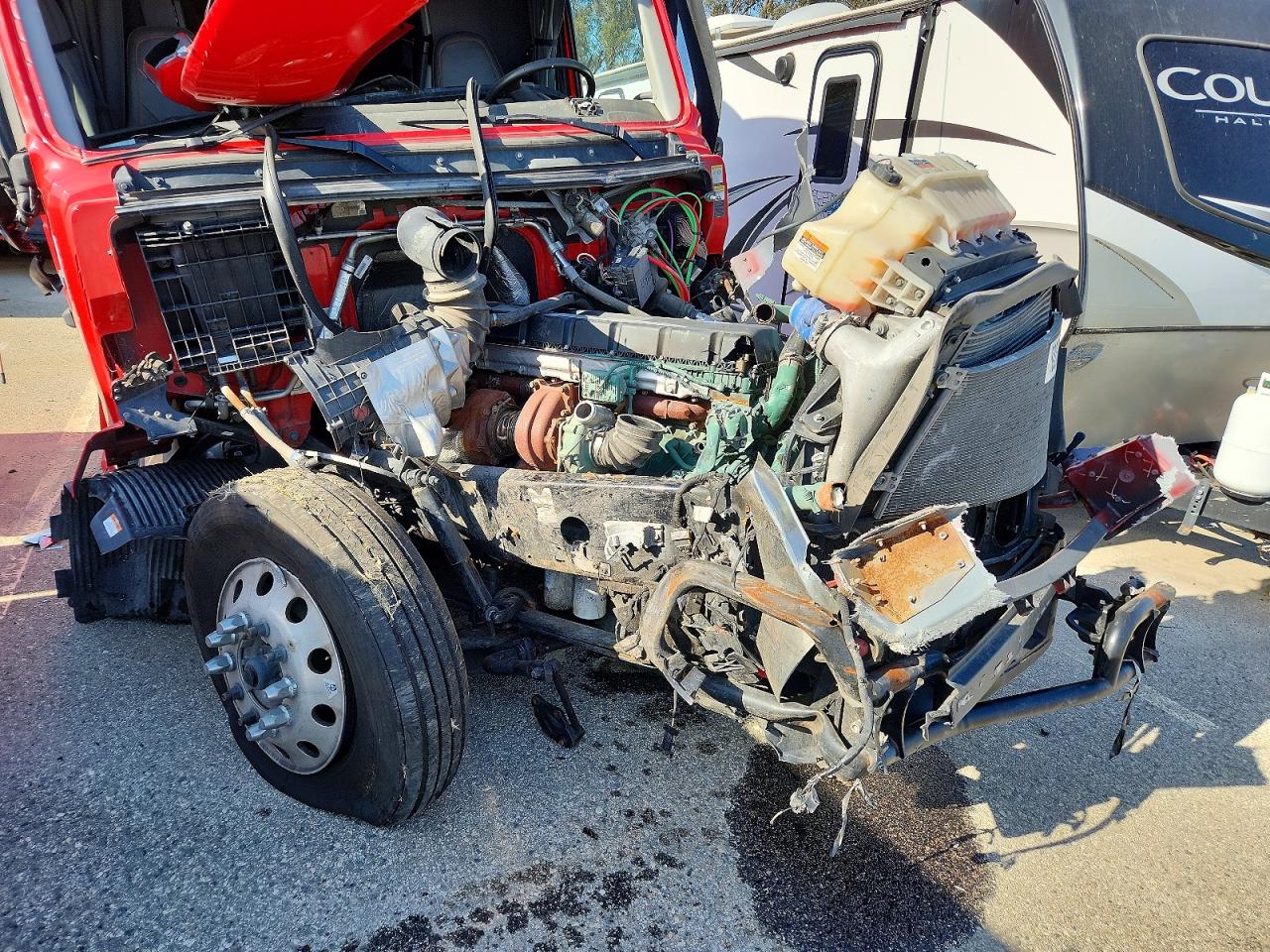 VOLVO VNL 2024 — 10