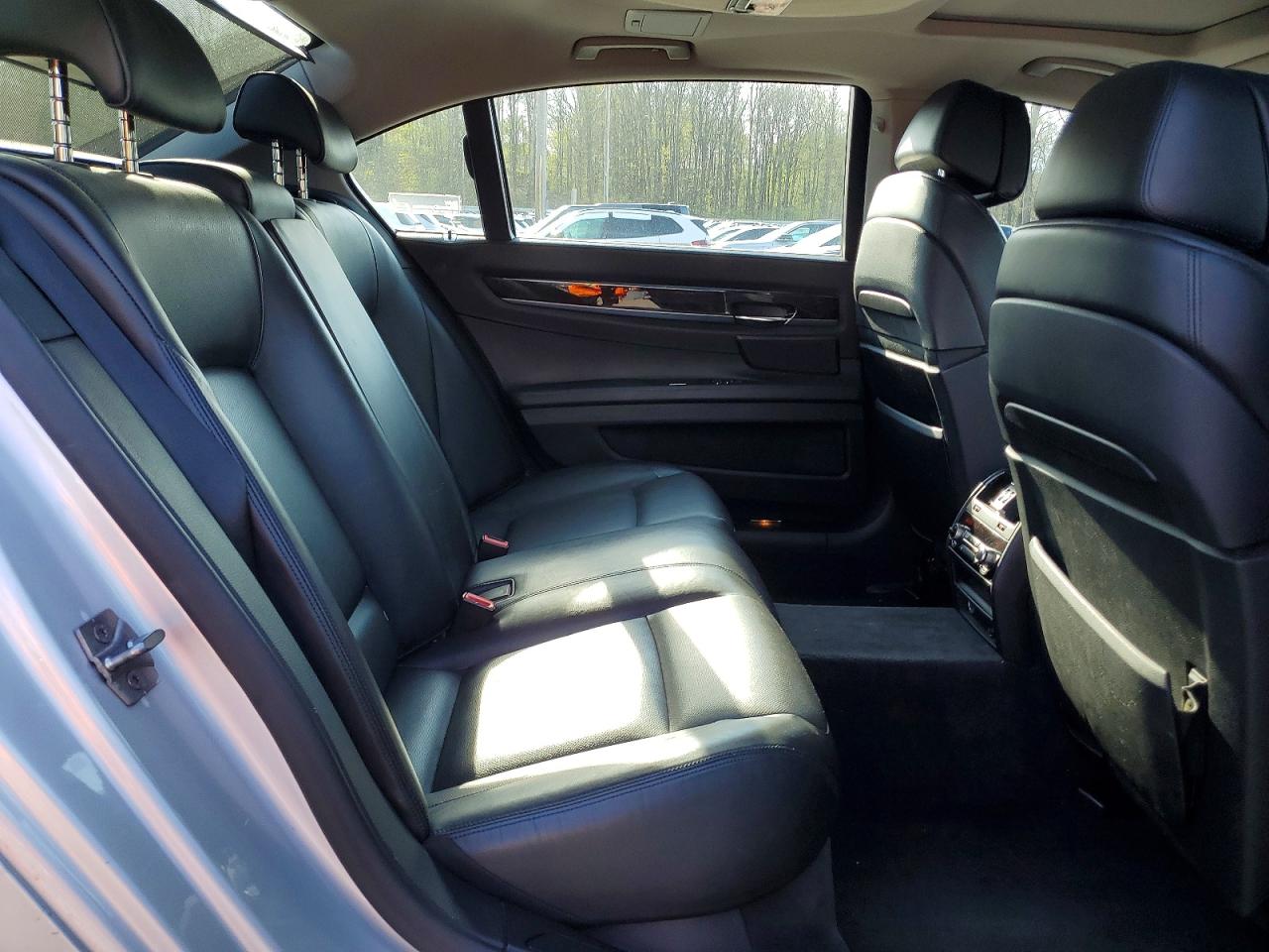 BMW 750 2012 — 11