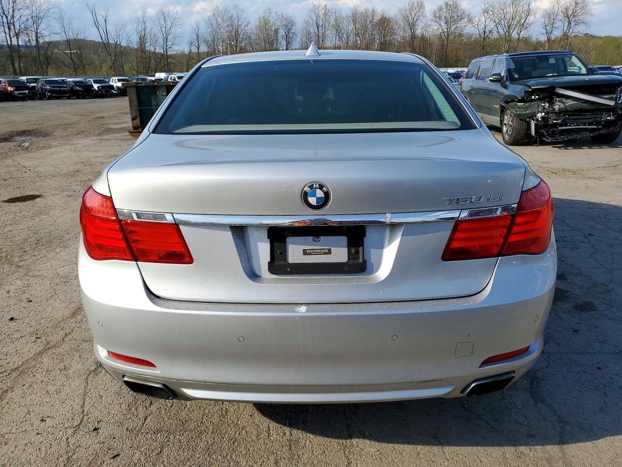 BMW 750 2012 — 7