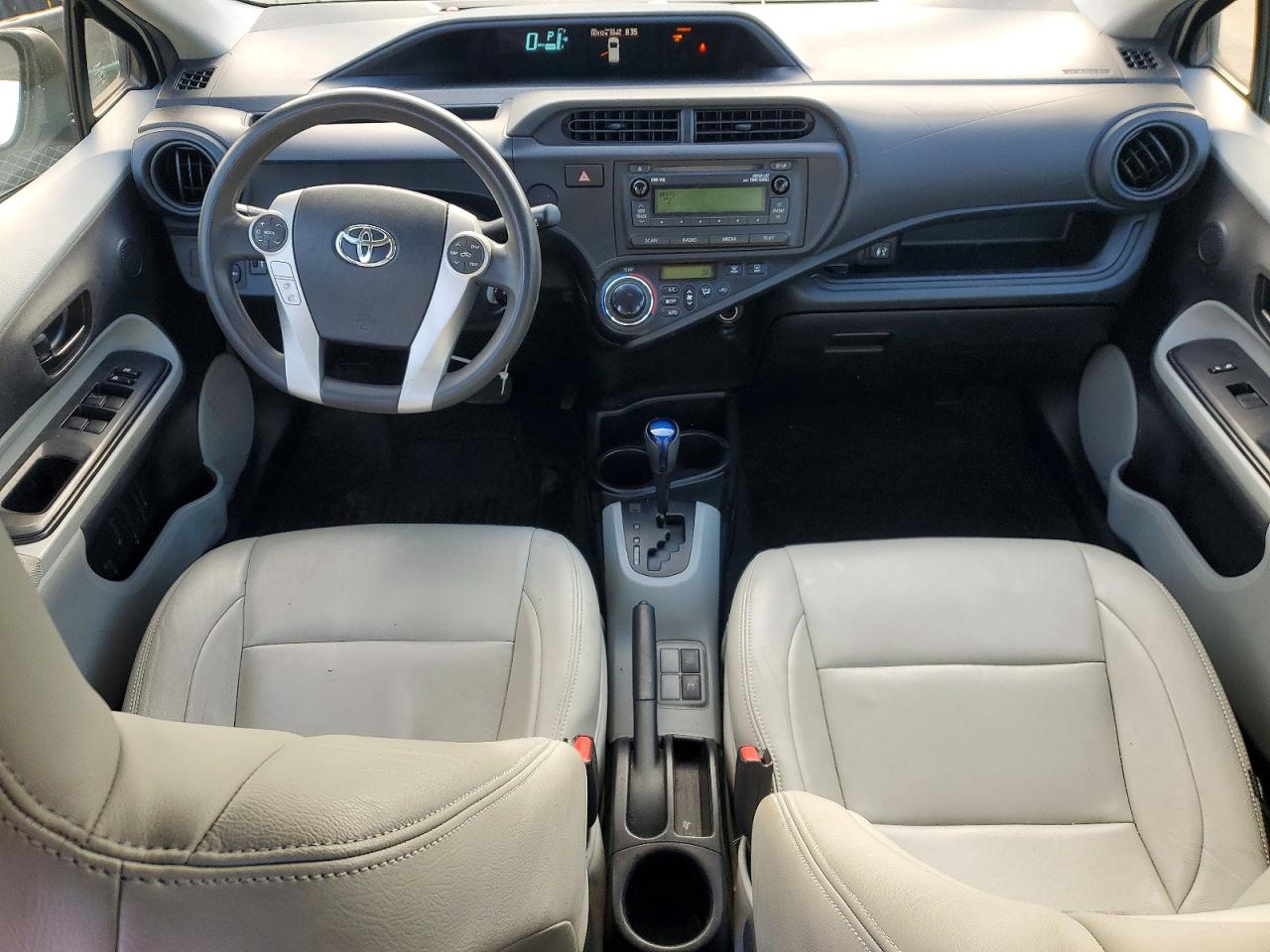 TOYOTA PRIUS C 2014 — 9