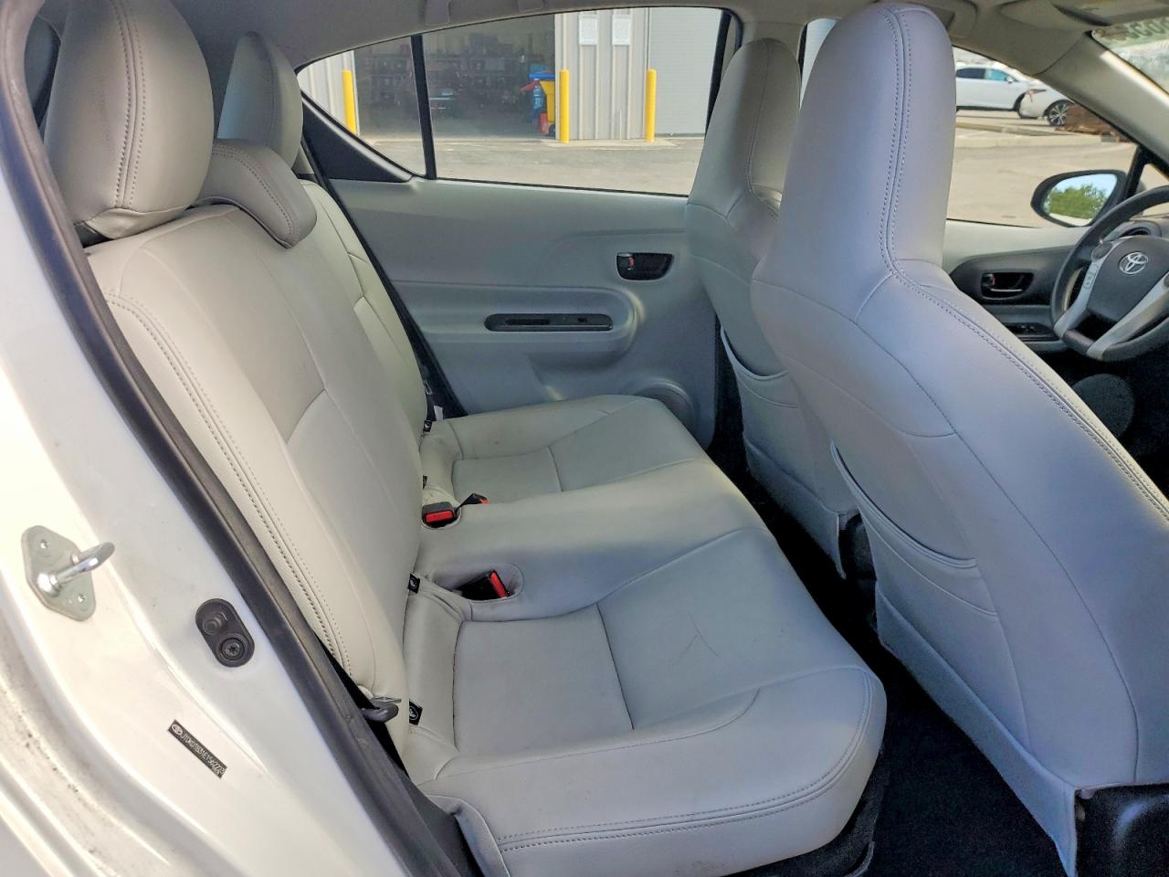 TOYOTA PRIUS C 2014 — 11