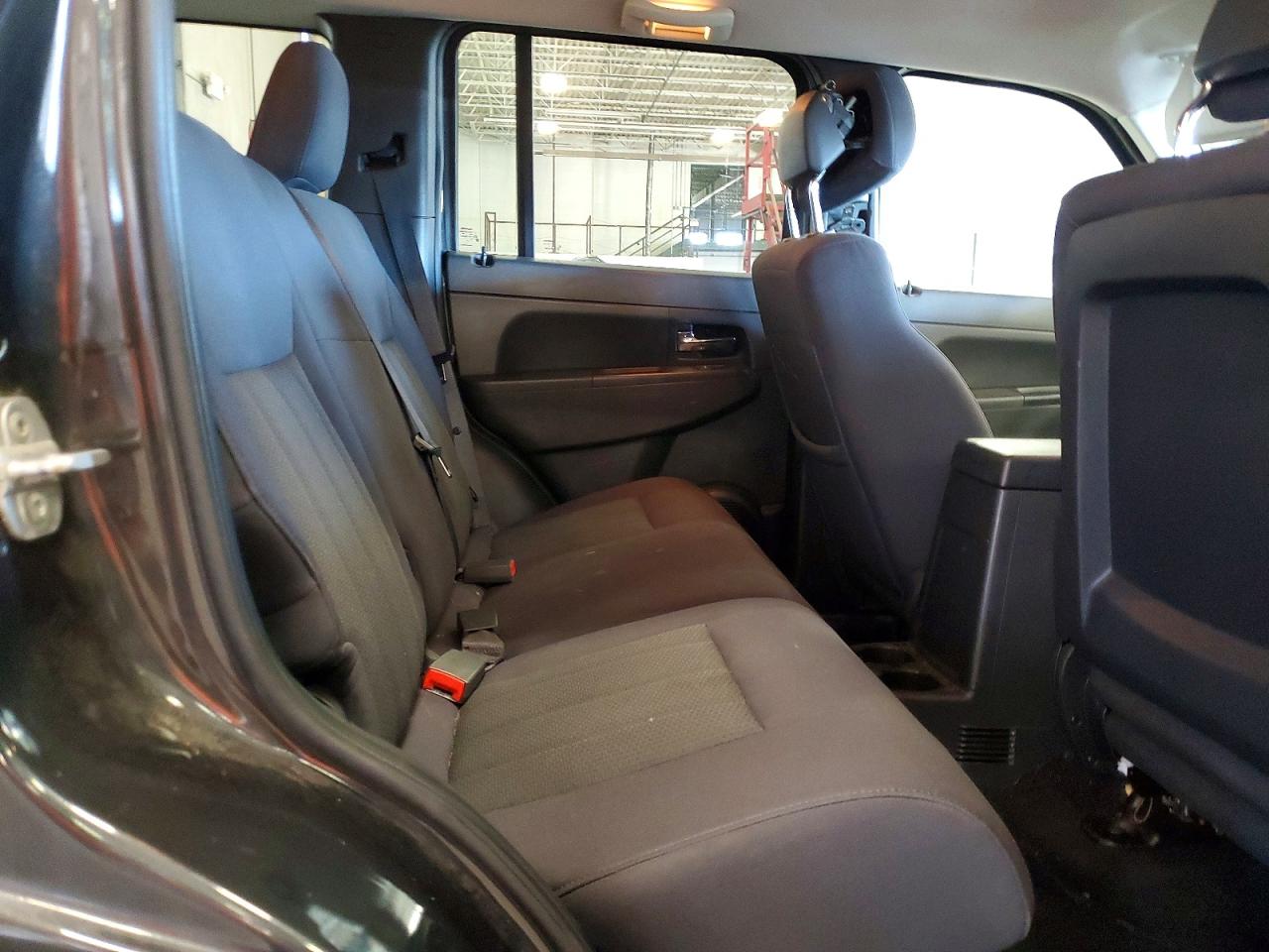 JEEP LIBERTY 2011 — 12