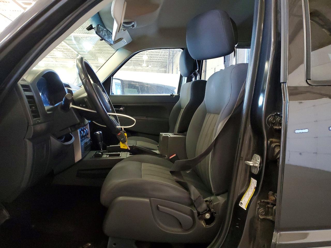 JEEP LIBERTY 2011 — 8