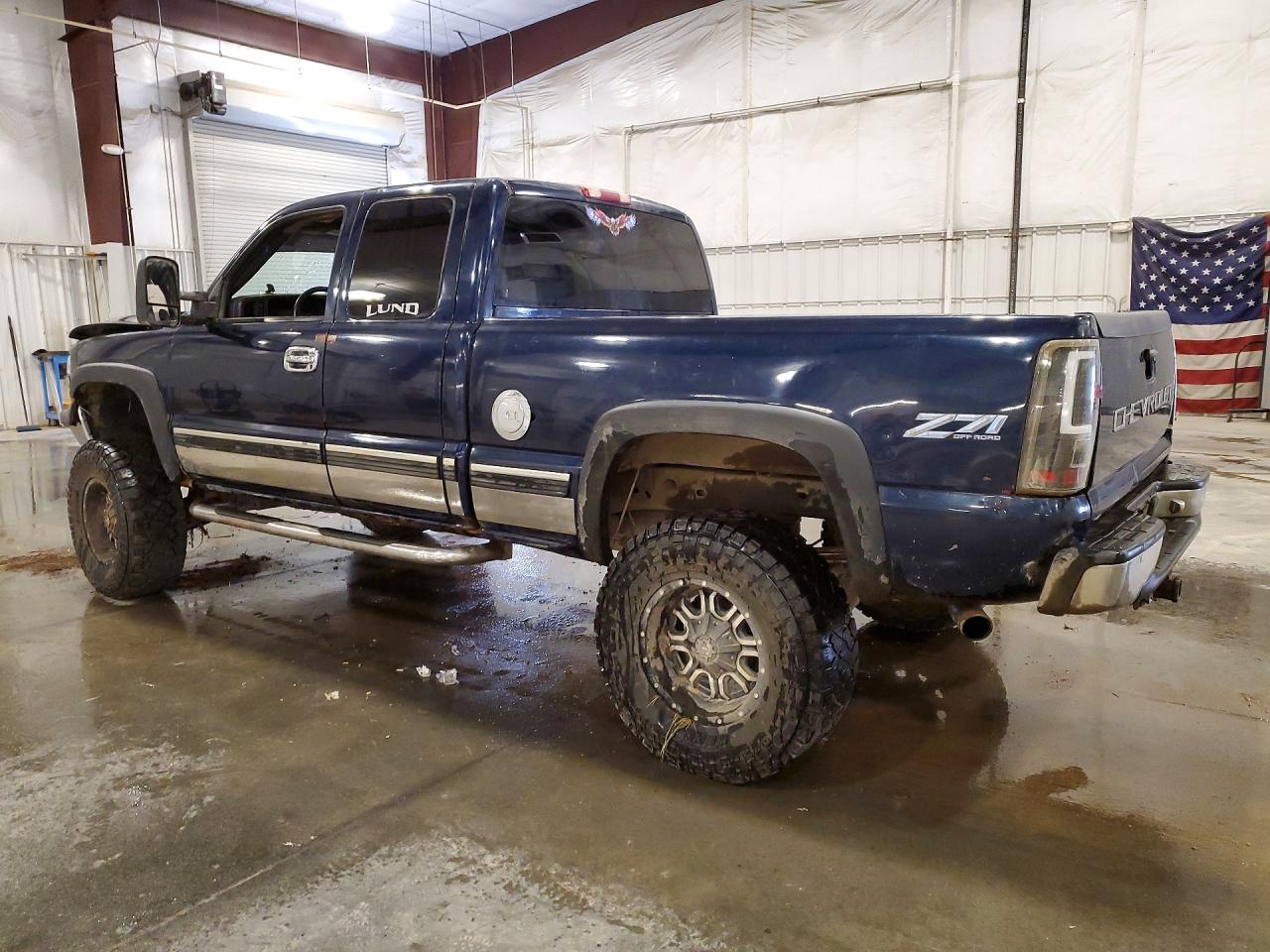 CHEVROLET SILVERADO 2000 — 3