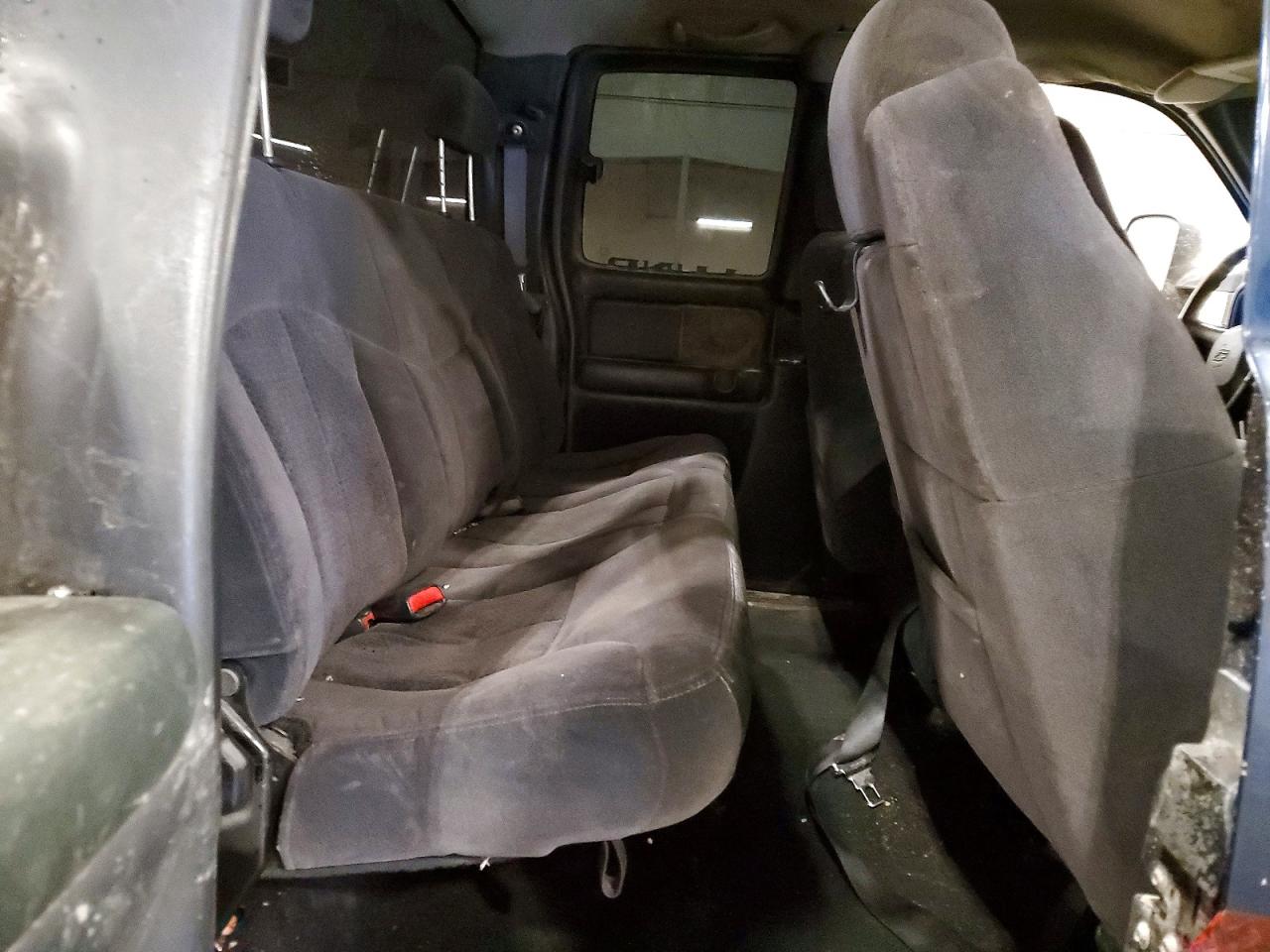 CHEVROLET SILVERADO 2000 — 11