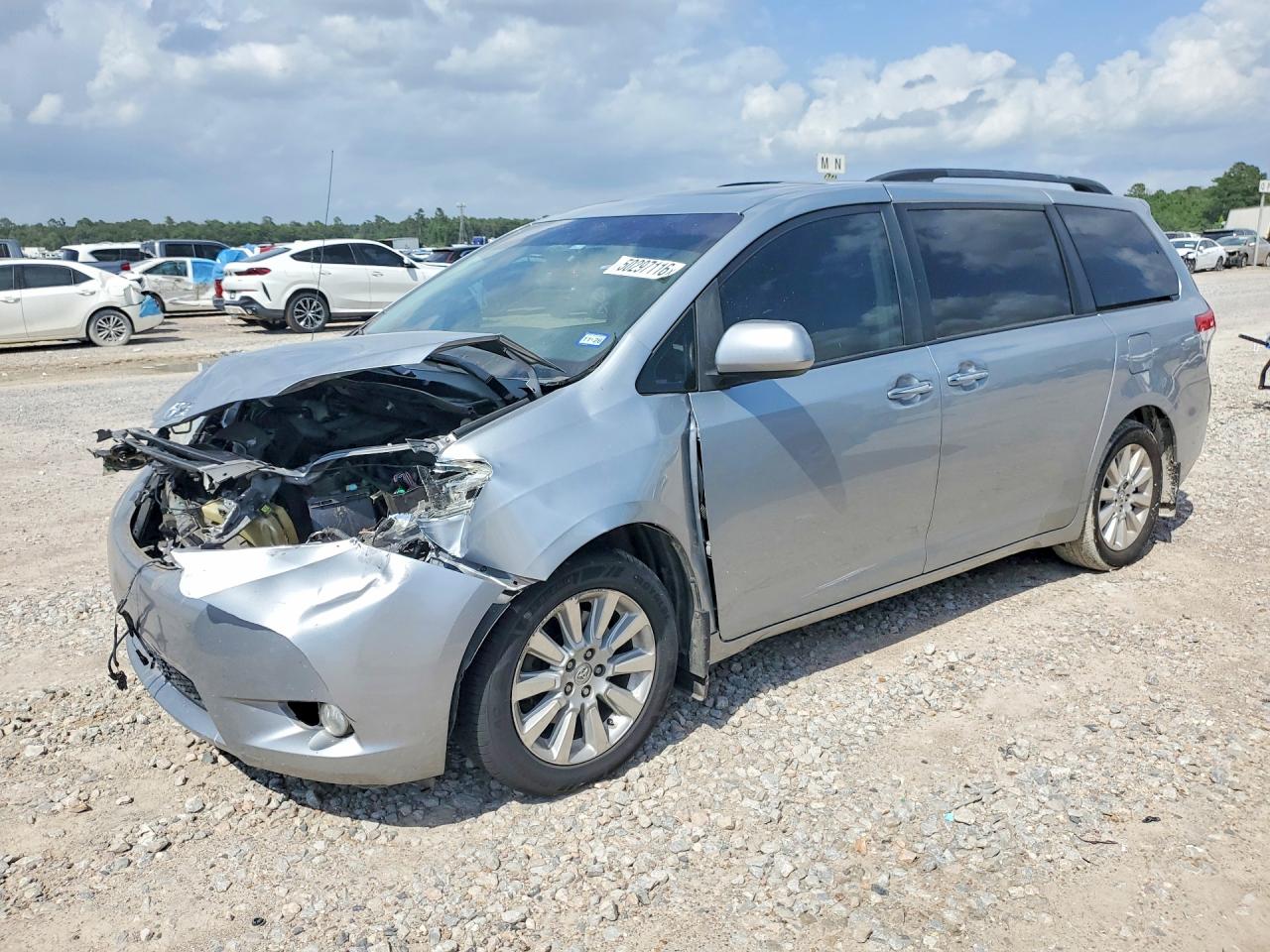 TOYOTA SIENNA 2014 — 2