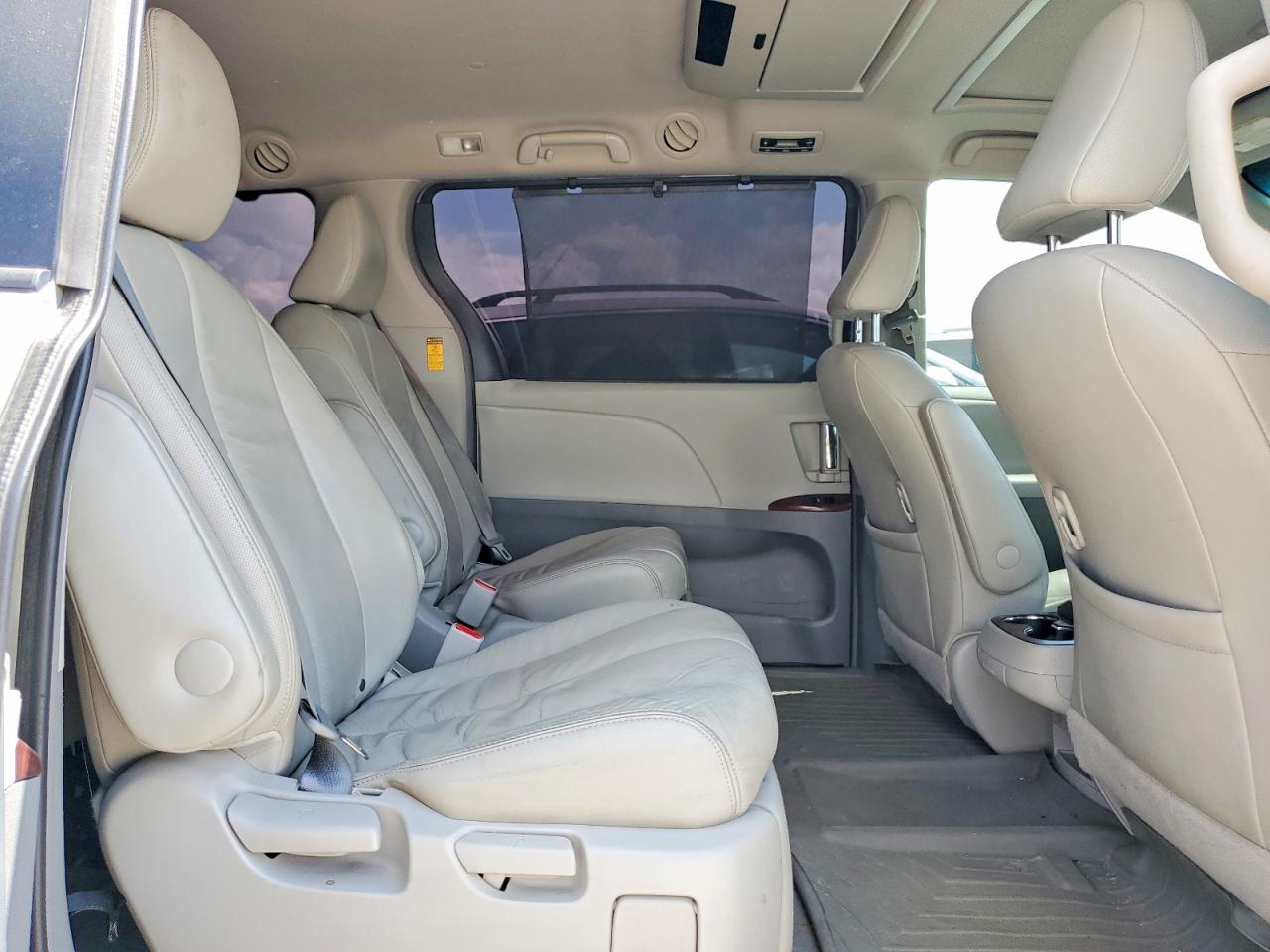 TOYOTA SIENNA 2014 — 12