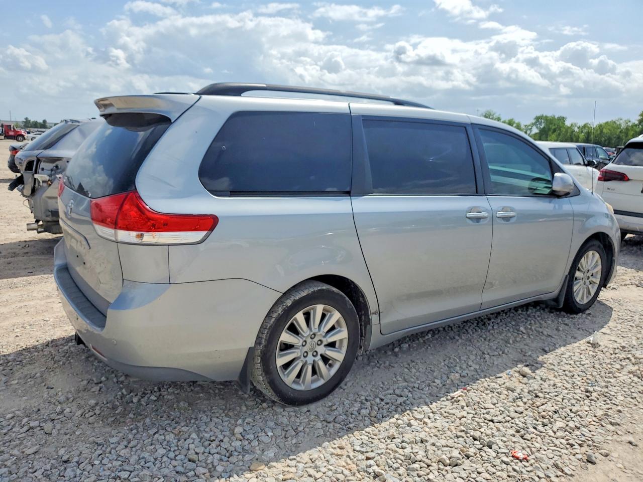TOYOTA SIENNA 2014 — 4