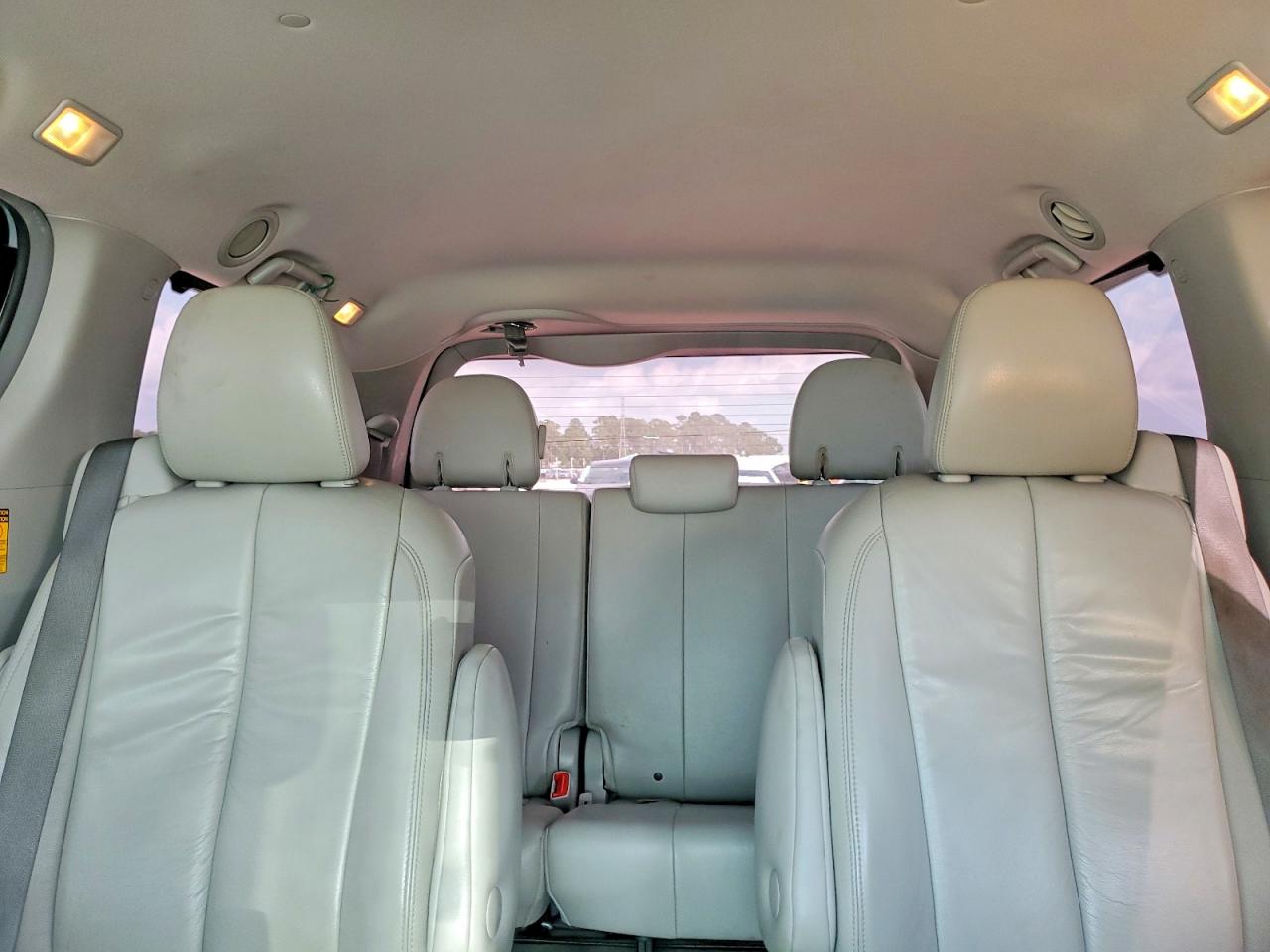 TOYOTA SIENNA 2014 — 11
