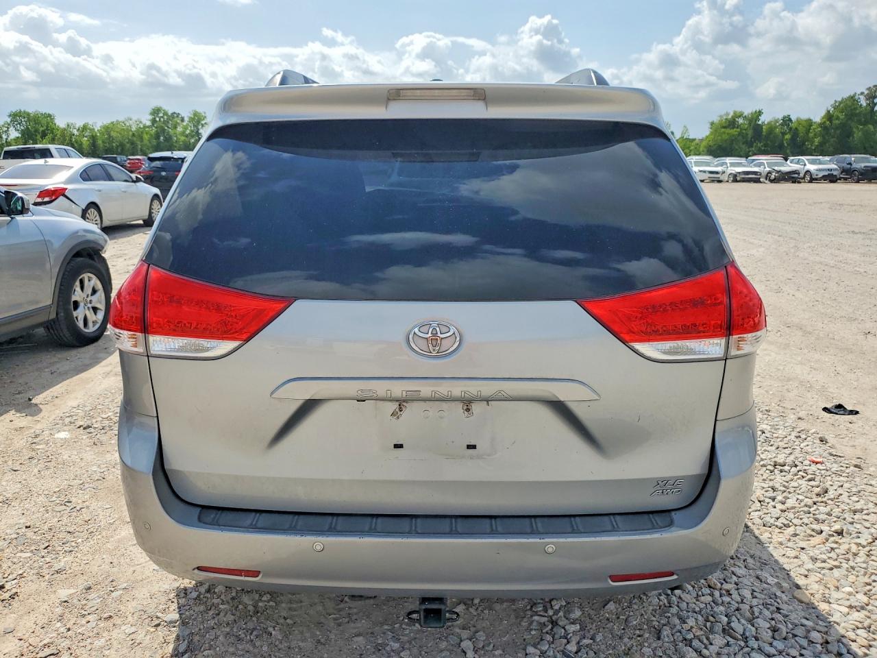 TOYOTA SIENNA 2014 — 7