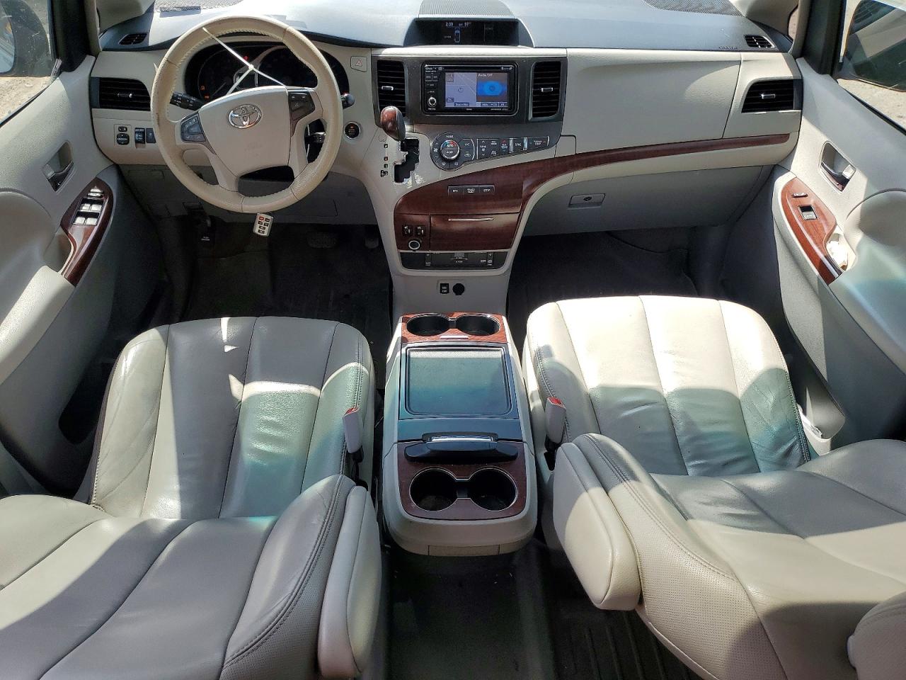 TOYOTA SIENNA 2014 — 9